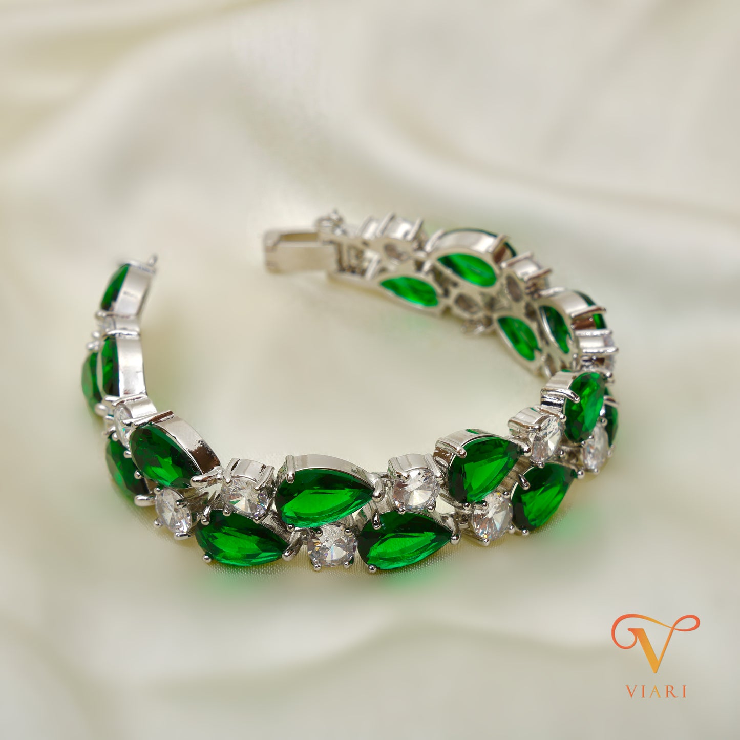 Elegant Green Bracelet