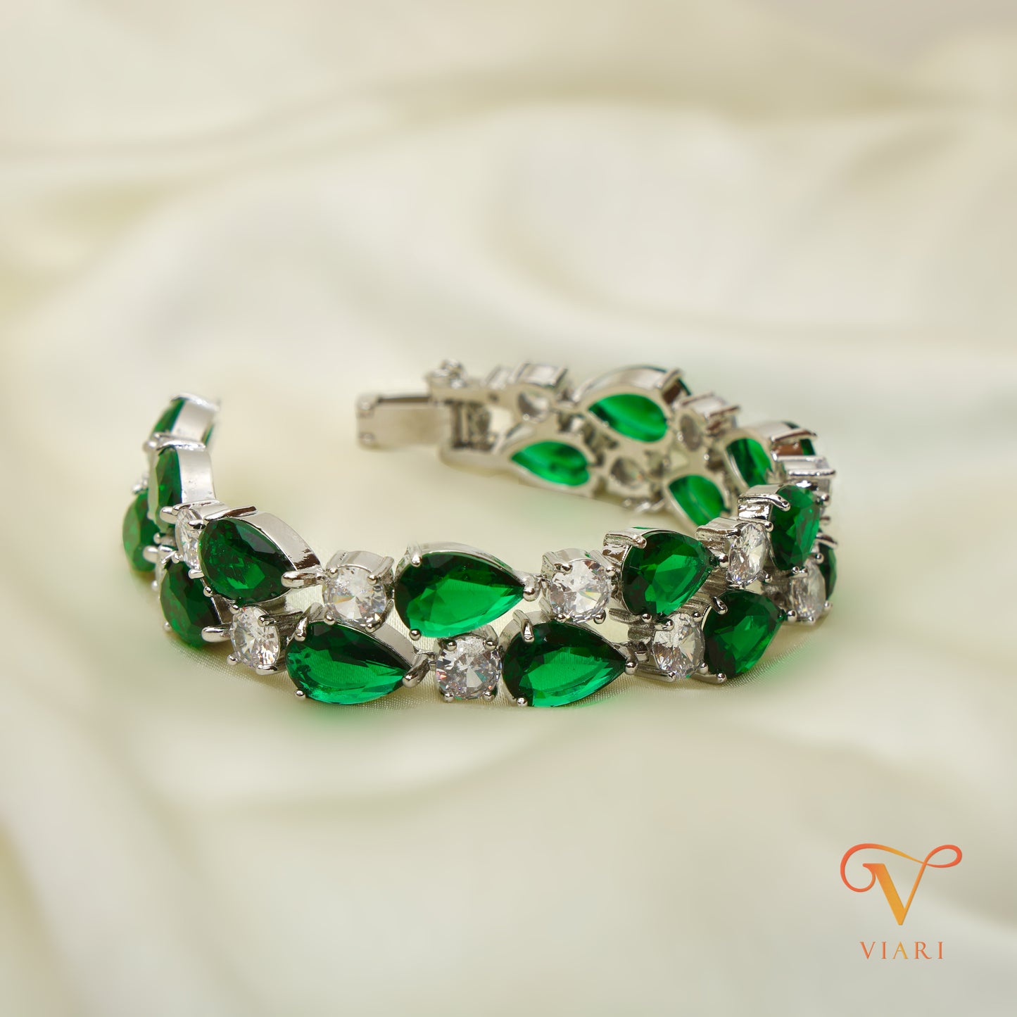 Elegant Green Bracelet