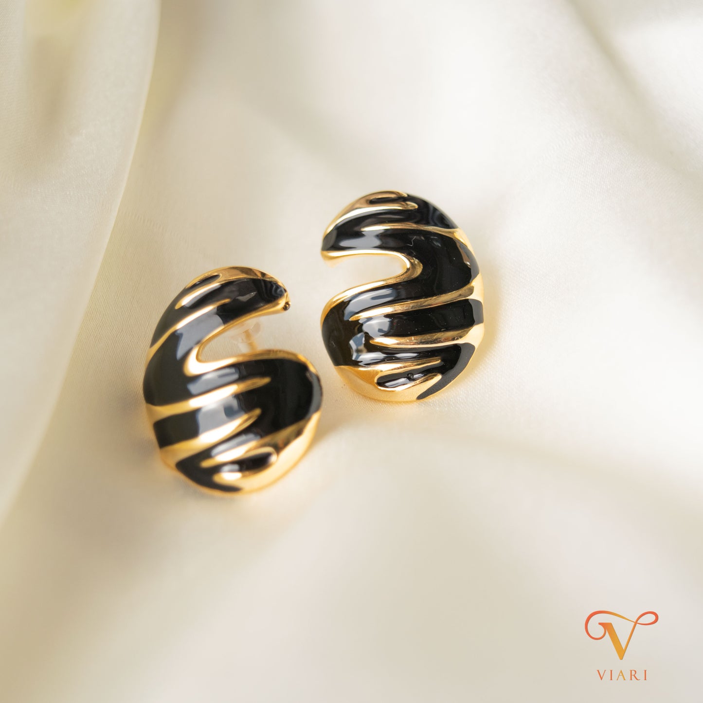 Statment Stud Earrings - Black