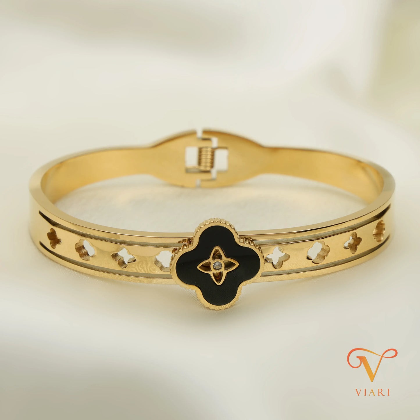 Nova Clover Bangle
