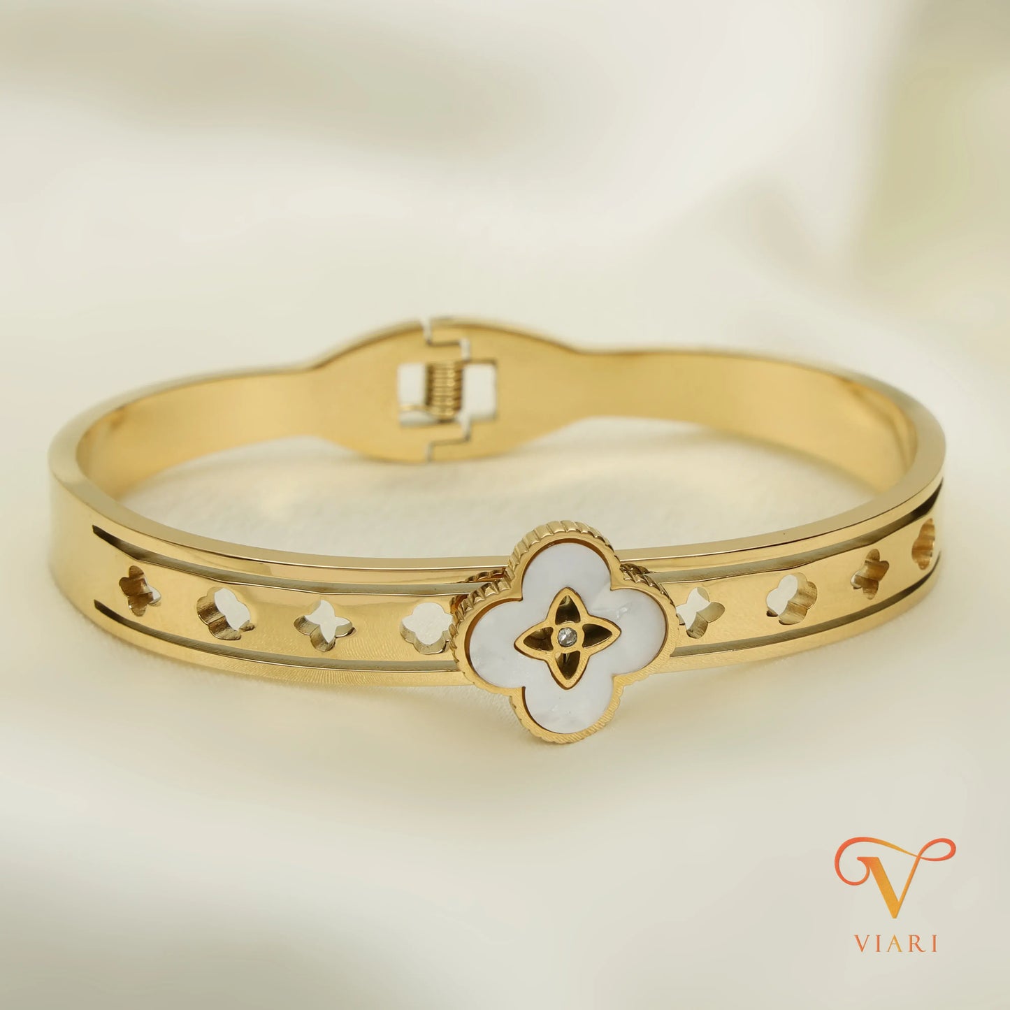 Clover Bracelet - White