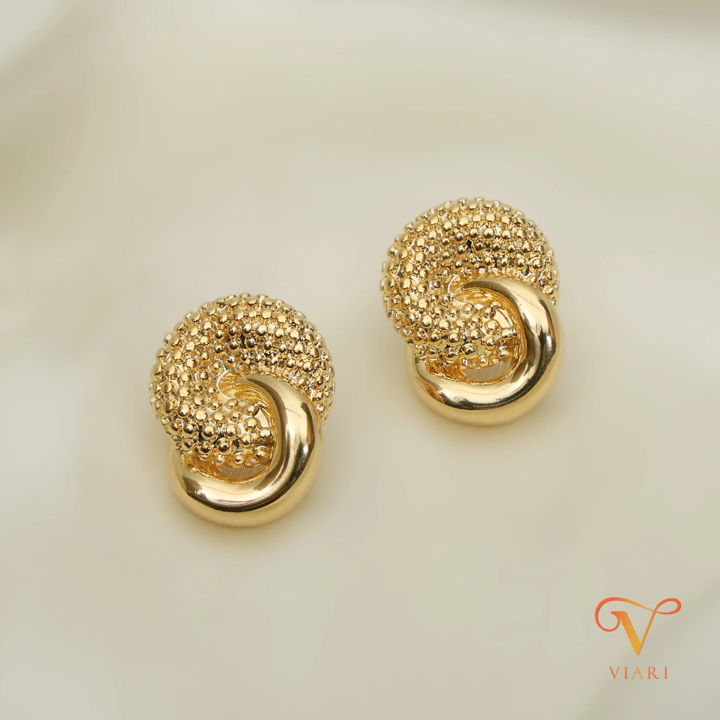 Lolo Stud Earrings - Gold