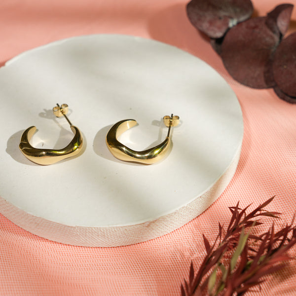 Solid Wave Earrings - Gold